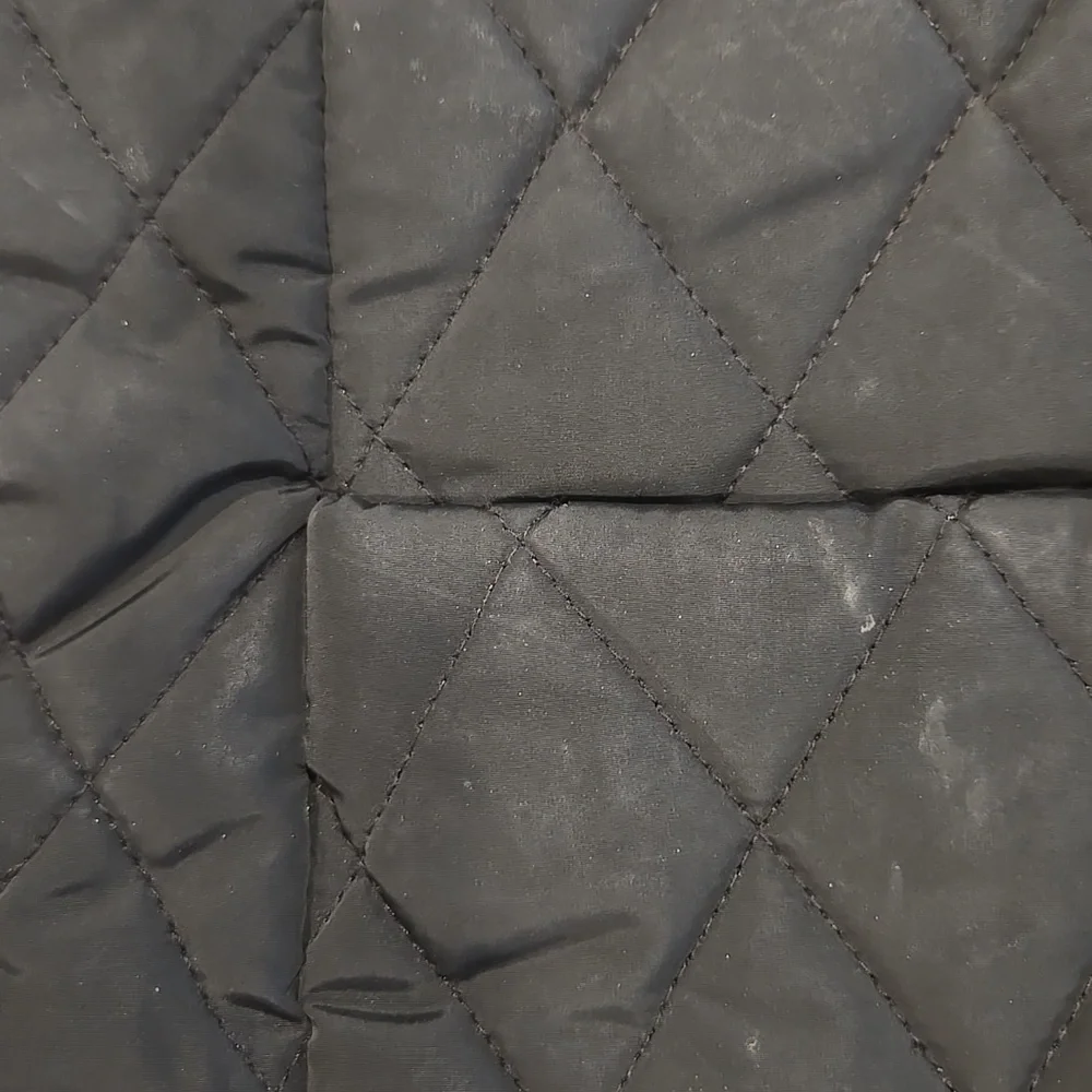 VERA BRADLEY ULTRALIGHT QUILTED HIPSTER CROSSBODY BAG IN BLACK.